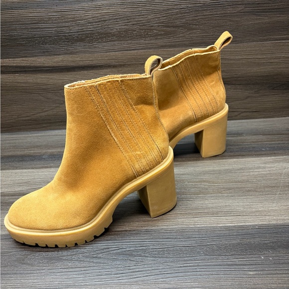 Dolce Vita Celia Tan Suede Chunky Heel Chelsea Ankle Boots 8M - Picture 4 of 7